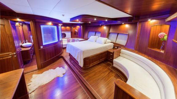 Elegant master cabin with a spacious bed and stylish interior on the Gulet Halcon Del Mar.